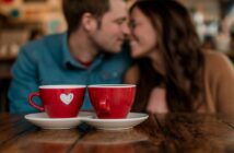 Dating Cafe – Ihre Plattform für echte Begegnungen. (Foto: AdobeStock Curioso.Photography _808221233)